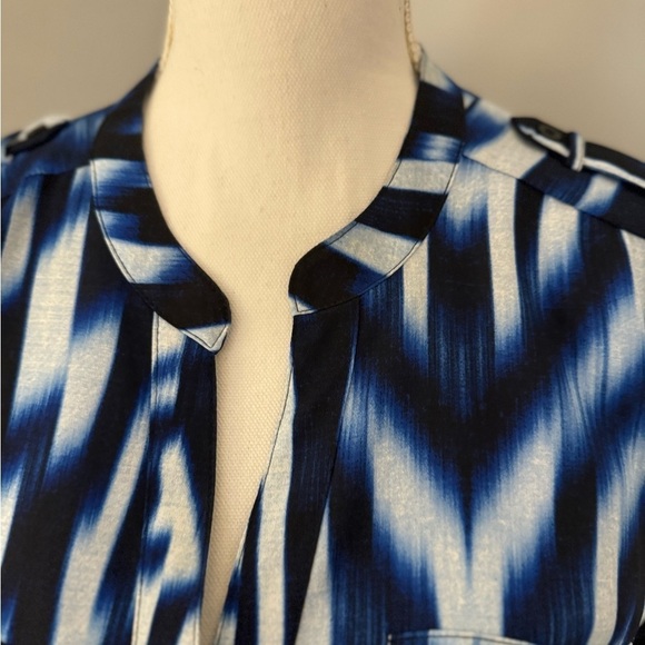 Calvin Klein Lapis Blue Geometric Long Sleeve Blouse. Size M - Picture 6 of 9